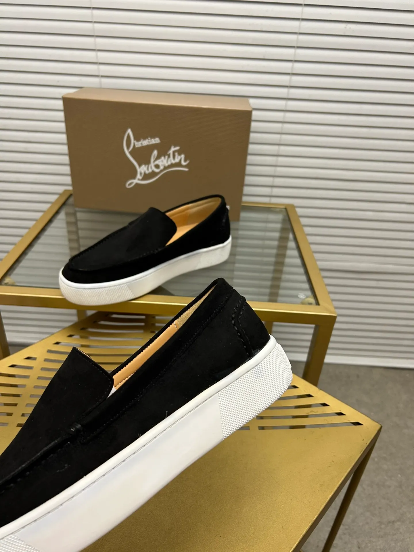 (Customized model) Ex-factory price is 600. christian louboutin (CL red sole shoes) counter series, casual sneakers for couples 📢 📢 📢 Exclusive hot style release 🎈🎈💪 Movable latex feet 👻 Finished outsole line [Proud] 😝Female 35-40# Male 38#-46, global supply😝 [Top version]: Original imported genuine leather upper, top original leather lining, original molded TPU outsole, original 1:1 detail processing, original shoe last,